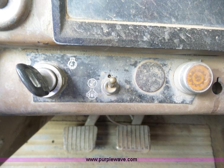 image for item J8745 1987 Caterpillar 773B haul truck