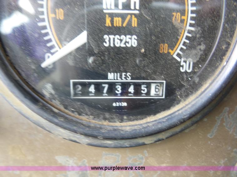 image for item J8745 1987 Caterpillar 773B haul truck