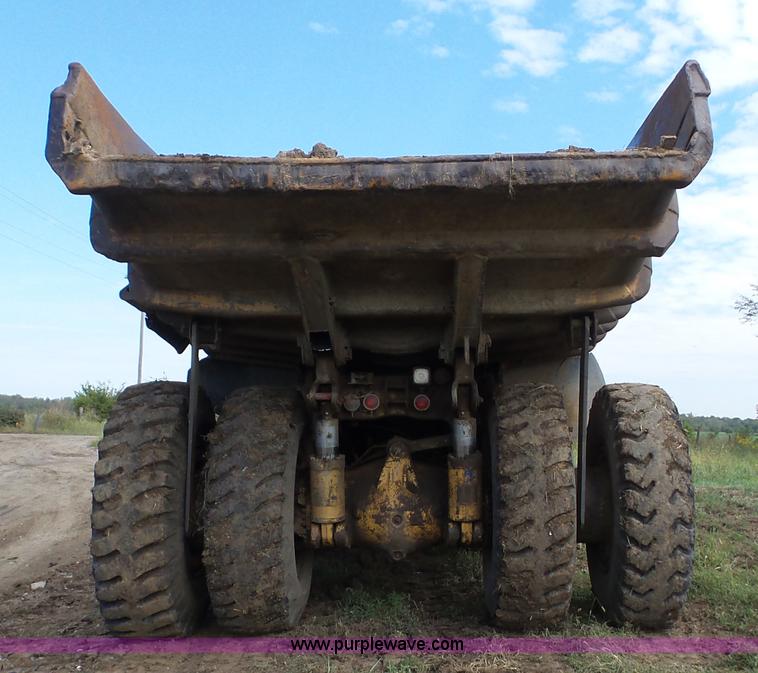 image for item J8746 1987 Caterpillar 773B haul truck