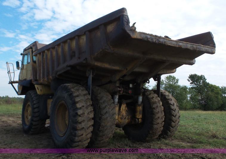 image for item J8746 1987 Caterpillar 773B haul truck