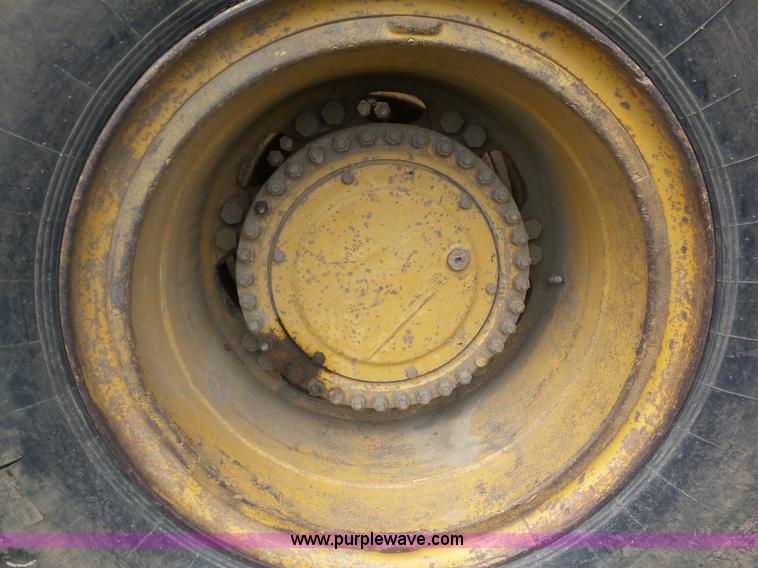 image for item J8746 1987 Caterpillar 773B haul truck