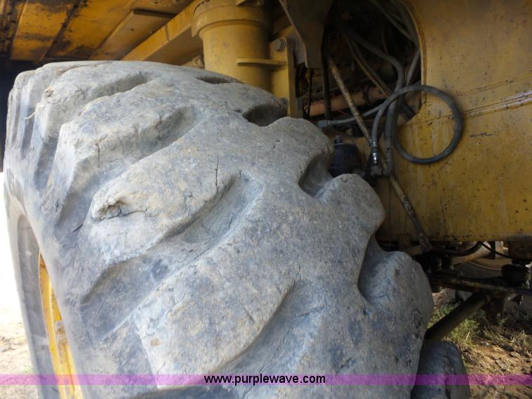 image for item J8746 1987 Caterpillar 773B haul truck