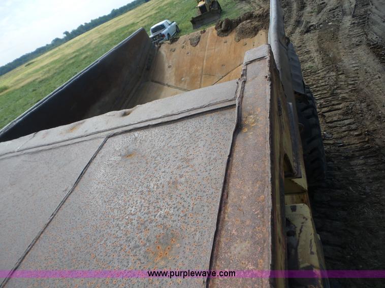 image for item J8746 1987 Caterpillar 773B haul truck