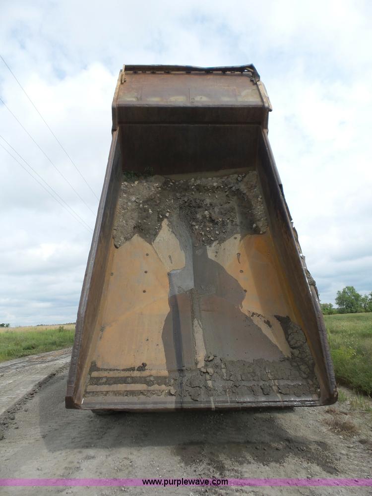 image for item J8747 1987 Caterpillar 773B haul truck