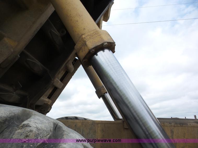 image for item J8747 1987 Caterpillar 773B haul truck