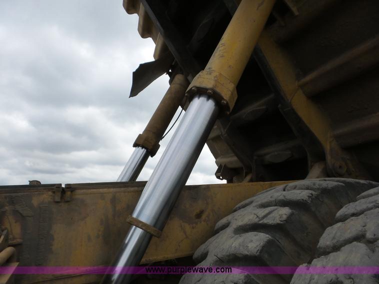 image for item J8747 1987 Caterpillar 773B haul truck