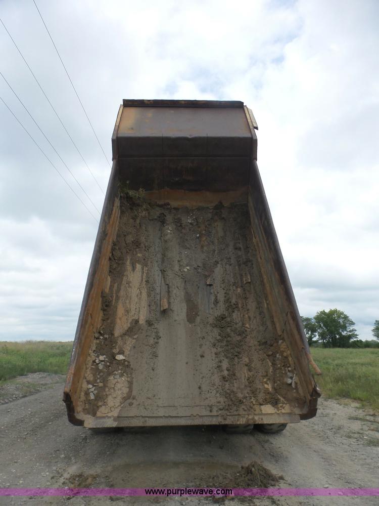 image for item J8747 1987 Caterpillar 773B haul truck