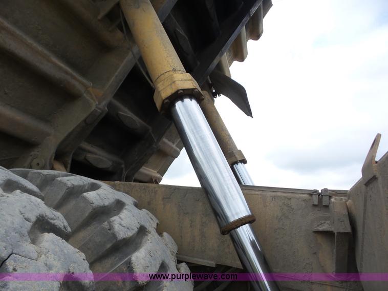 image for item J8747 1987 Caterpillar 773B haul truck