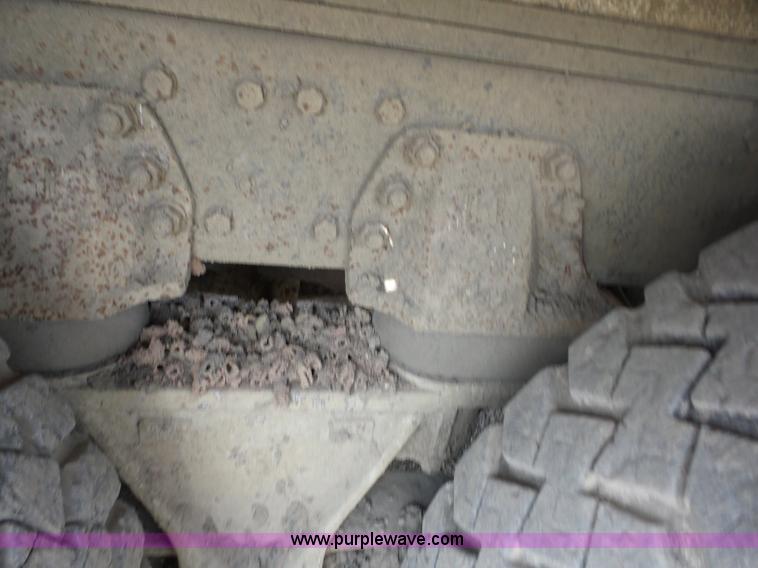 image for item J8748 1992 Ford LT8000 ANFO bulk handling truck