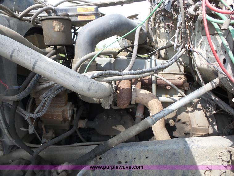 image for item J8748 1992 Ford LT8000 ANFO bulk handling truck