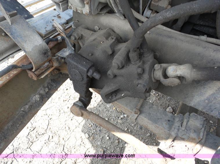 image for item J8748 1992 Ford LT8000 ANFO bulk handling truck