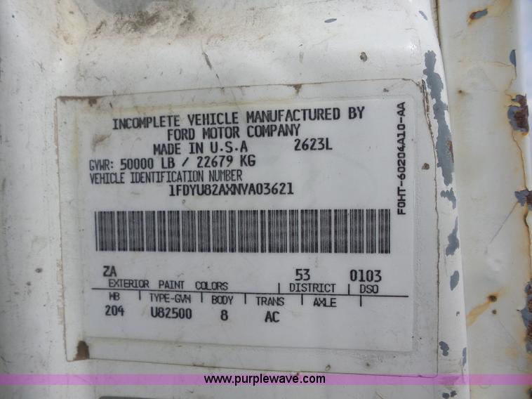 image for item J8748 1992 Ford LT8000 ANFO bulk handling truck