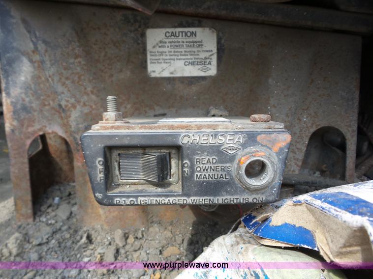 image for item J8748 1992 Ford LT8000 ANFO bulk handling truck