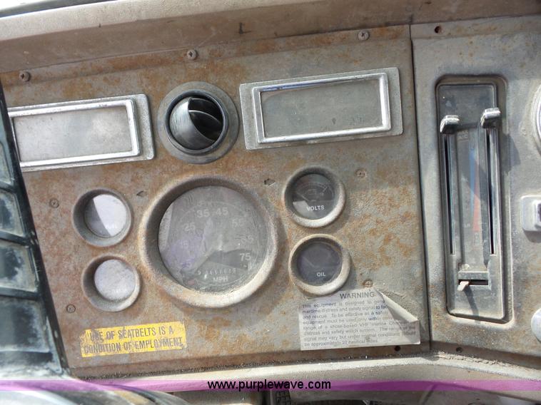 image for item J8748 1992 Ford LT8000 ANFO bulk handling truck