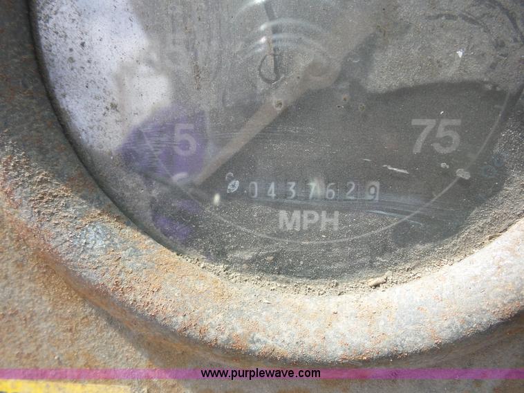 image for item J8748 1992 Ford LT8000 ANFO bulk handling truck