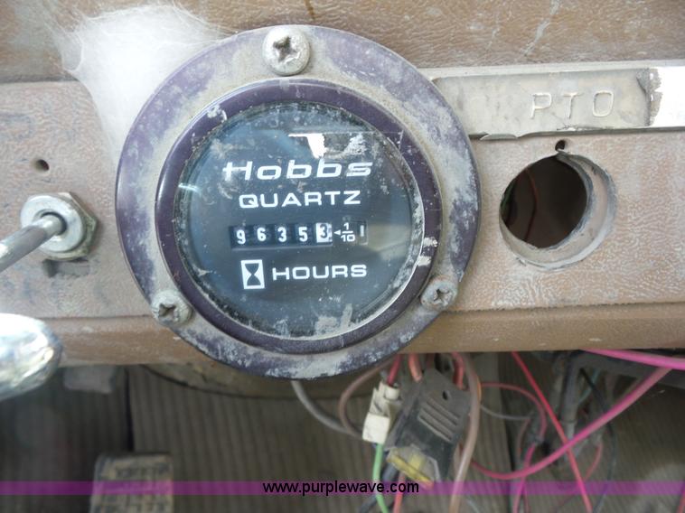 image for item J8748 1992 Ford LT8000 ANFO bulk handling truck