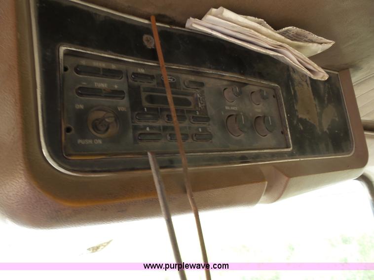 image for item J8748 1992 Ford LT8000 ANFO bulk handling truck