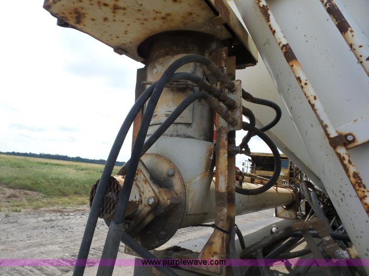 image for item J8748 1992 Ford LT8000 ANFO bulk handling truck