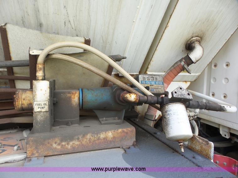 image for item J8748 1992 Ford LT8000 ANFO bulk handling truck