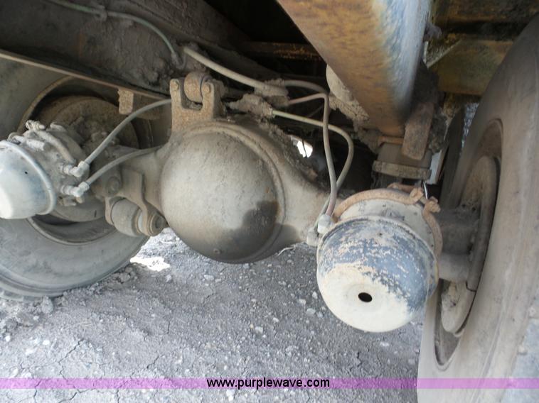 image for item J8748 1992 Ford LT8000 ANFO bulk handling truck