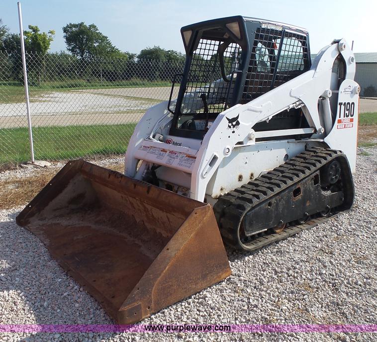 image for item K1152 2002 Bobcat T190 skid steer