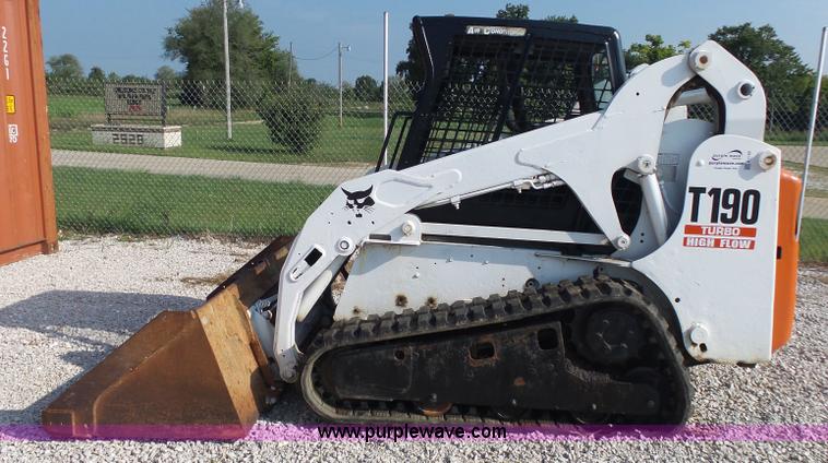 image for item K1152 2002 Bobcat T190 skid steer