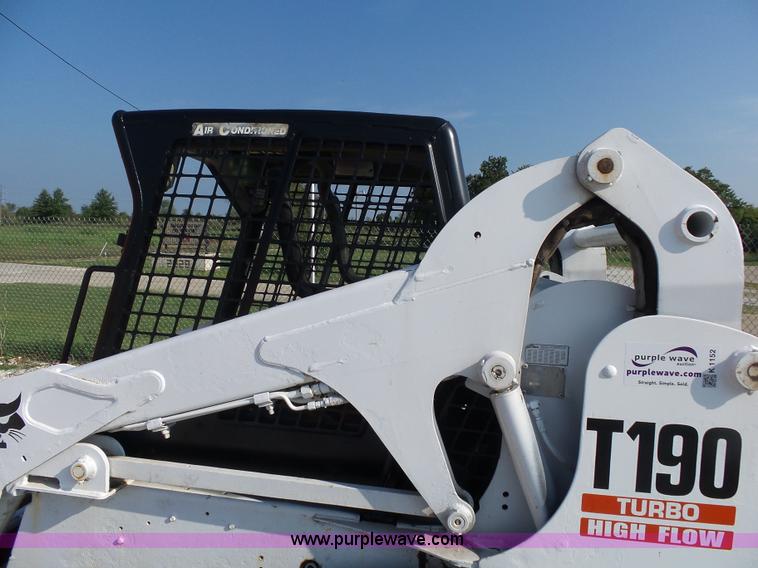 image for item K1152 2002 Bobcat T190 skid steer