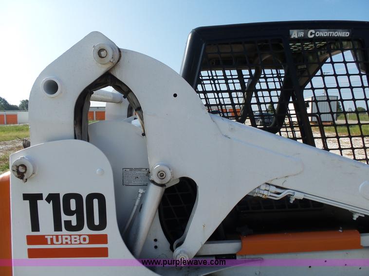 image for item K1152 2002 Bobcat T190 skid steer