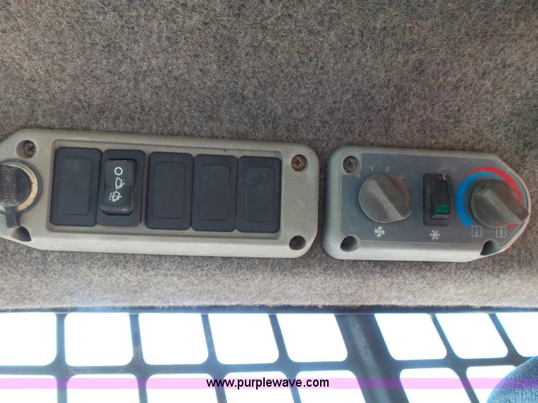 image for item K1152 2002 Bobcat T190 skid steer