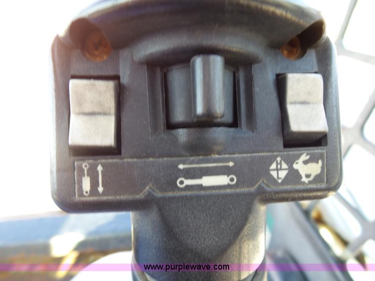 image for item K1152 2002 Bobcat T190 skid steer