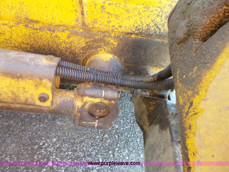image for item K2073 1990 Caterpillar D7H Series II dozer
