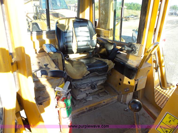 image for item K2073 1990 Caterpillar D7H Series II dozer