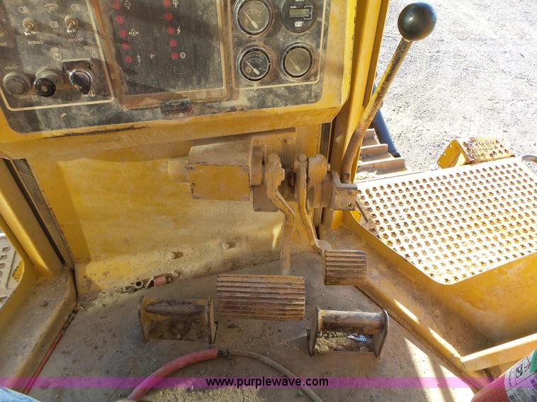image for item K2073 1990 Caterpillar D7H Series II dozer