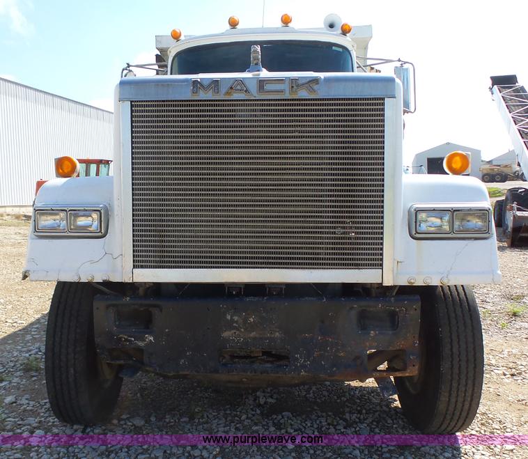 image for item K2144 1989 Mack RW613 dump truck