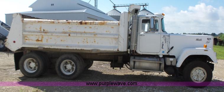 image for item K2144 1989 Mack RW613 dump truck