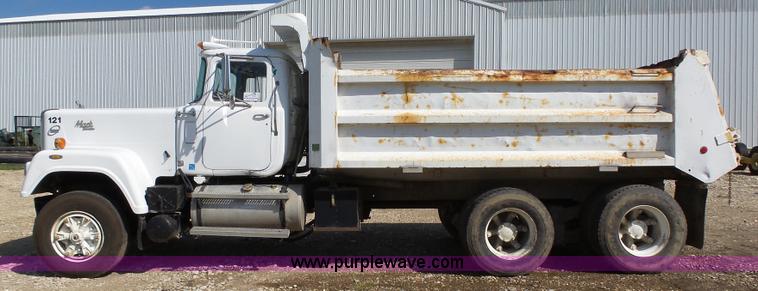 image for item K2144 1989 Mack RW613 dump truck