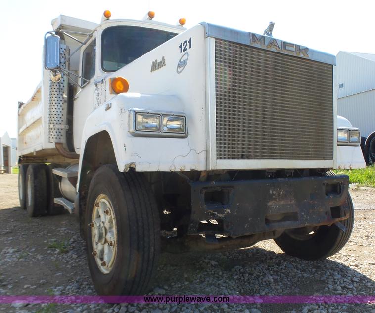 image for item K2144 1989 Mack RW613 dump truck