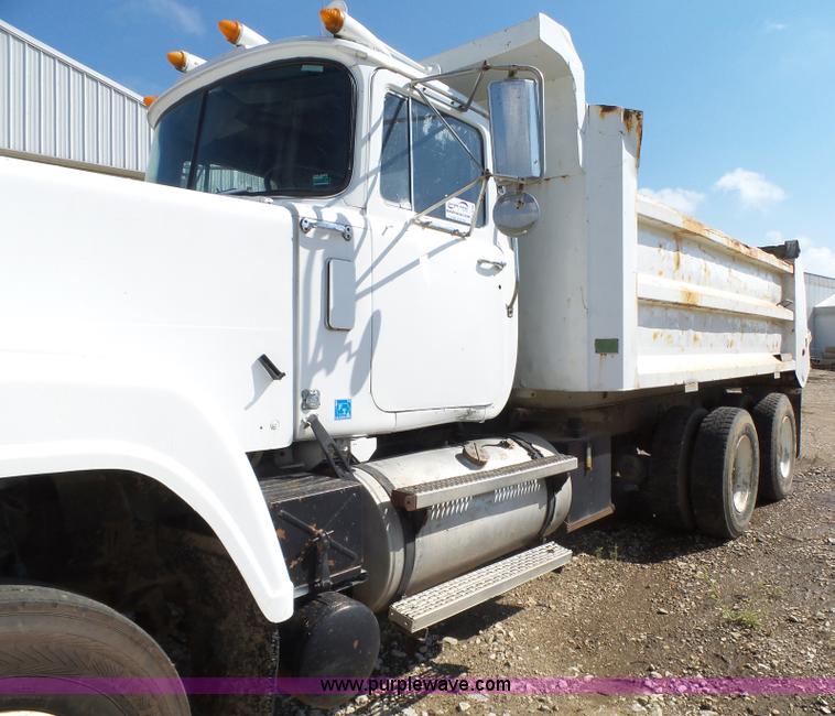 image for item K2144 1989 Mack RW613 dump truck