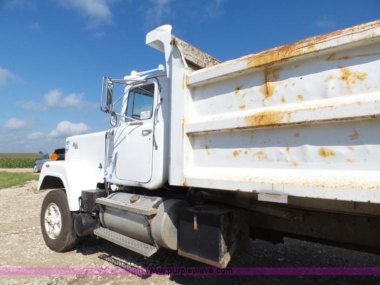 image for item K2144 1989 Mack RW613 dump truck
