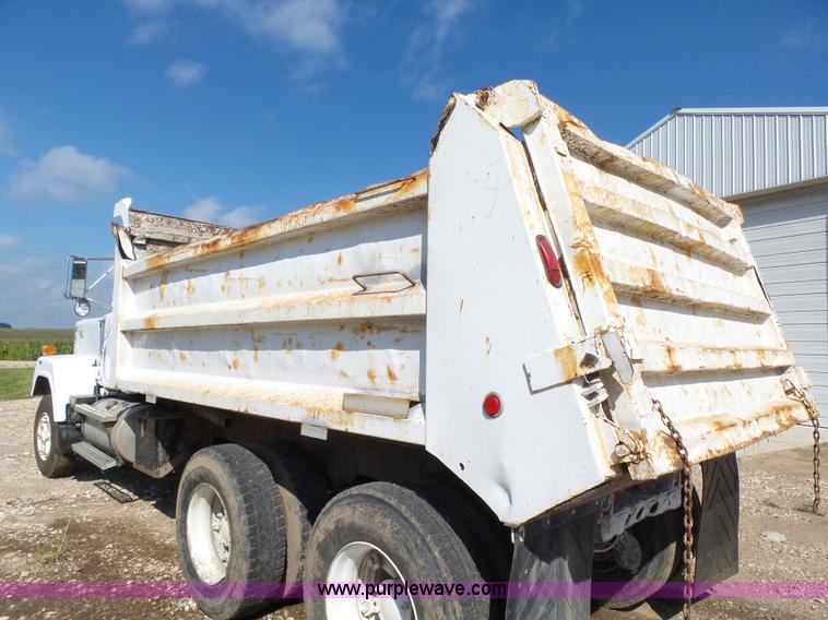 image for item K2144 1989 Mack RW613 dump truck