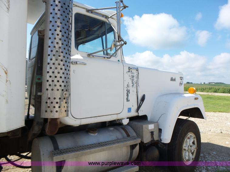 image for item K2144 1989 Mack RW613 dump truck