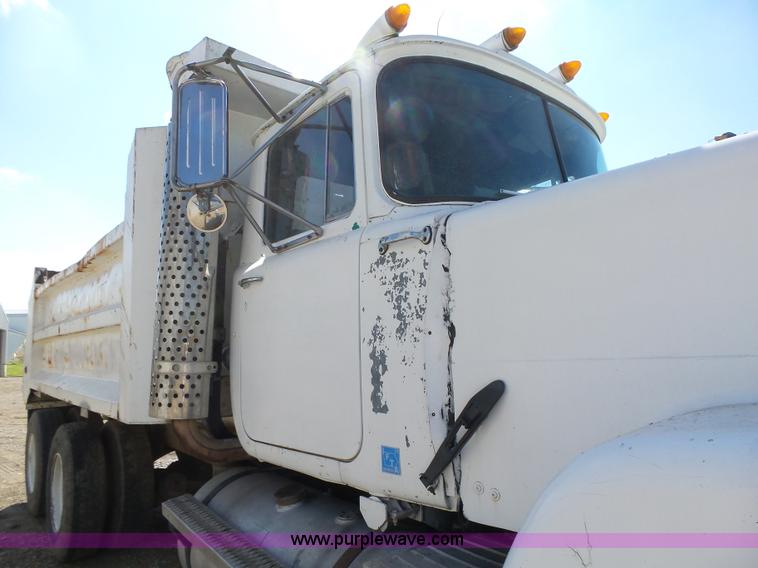 image for item K2144 1989 Mack RW613 dump truck