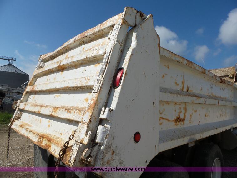 image for item K2144 1989 Mack RW613 dump truck