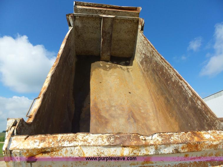 image for item K2144 1989 Mack RW613 dump truck