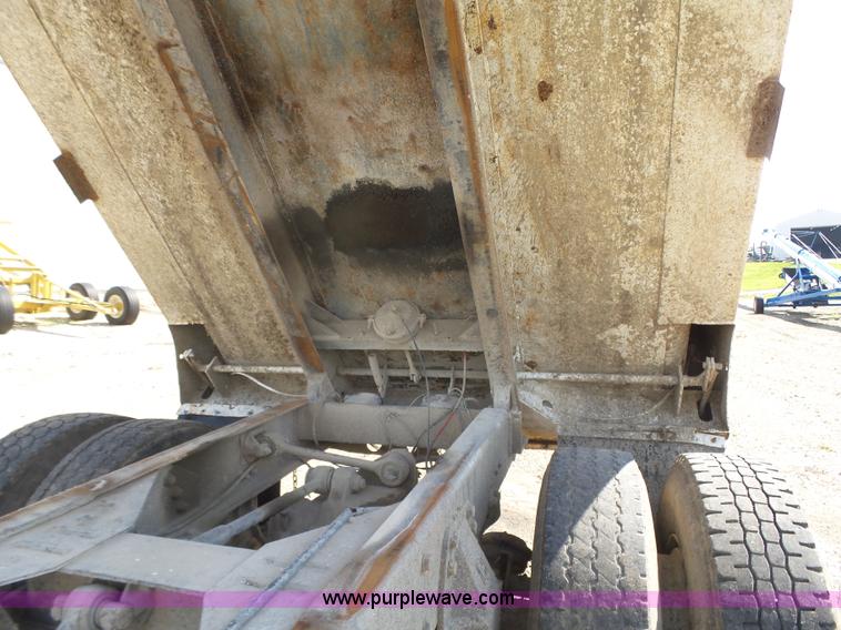 image for item K2144 1989 Mack RW613 dump truck
