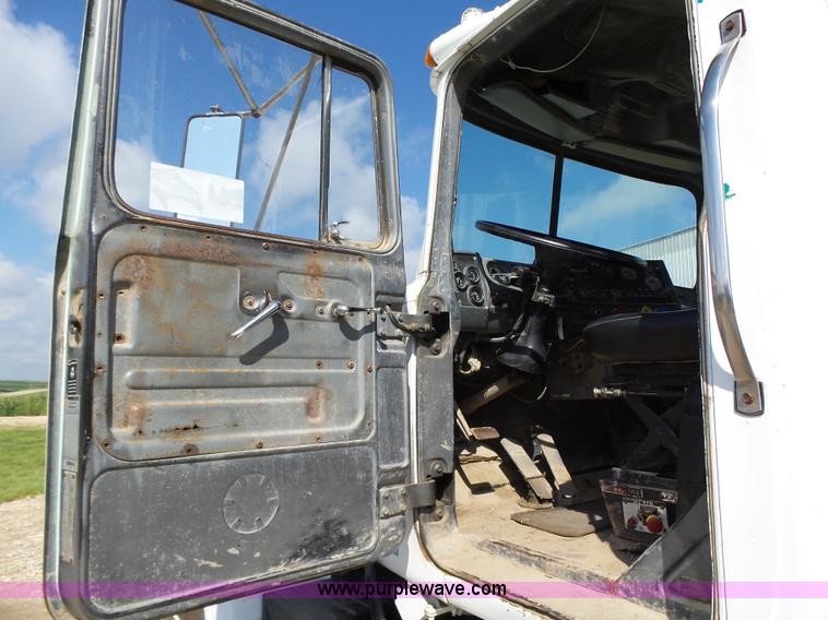 image for item K2144 1989 Mack RW613 dump truck