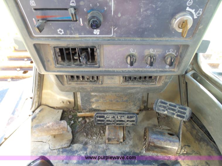 image for item K3157 1993 Komatsu D65EX-12 dozer