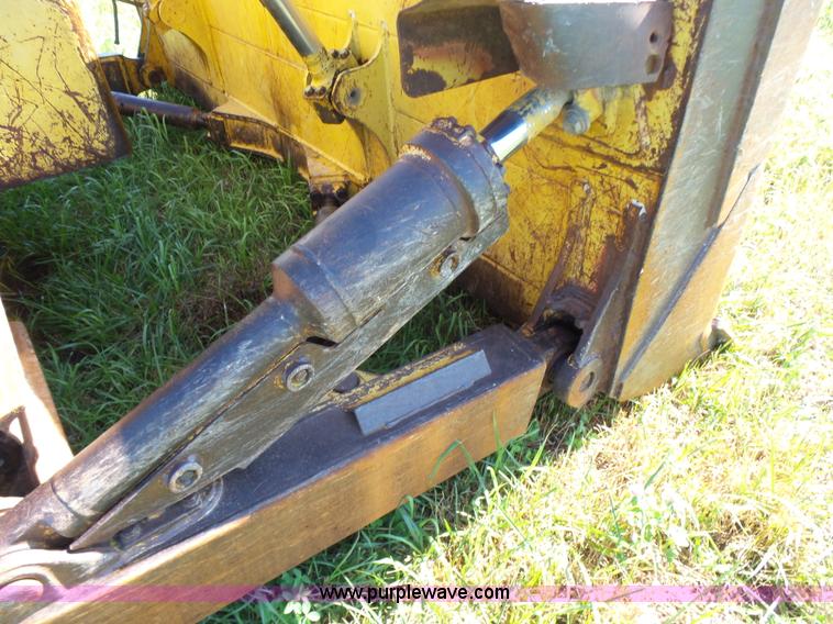 image for item K3157 1993 Komatsu D65EX-12 dozer