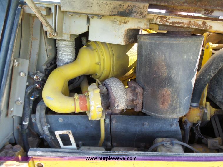 image for item K3157 1993 Komatsu D65EX-12 dozer