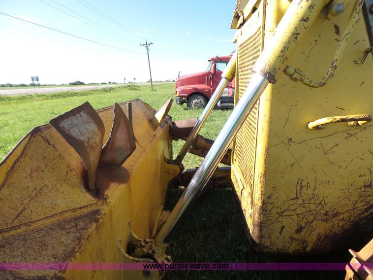 image for item K3157 1993 Komatsu D65EX-12 dozer